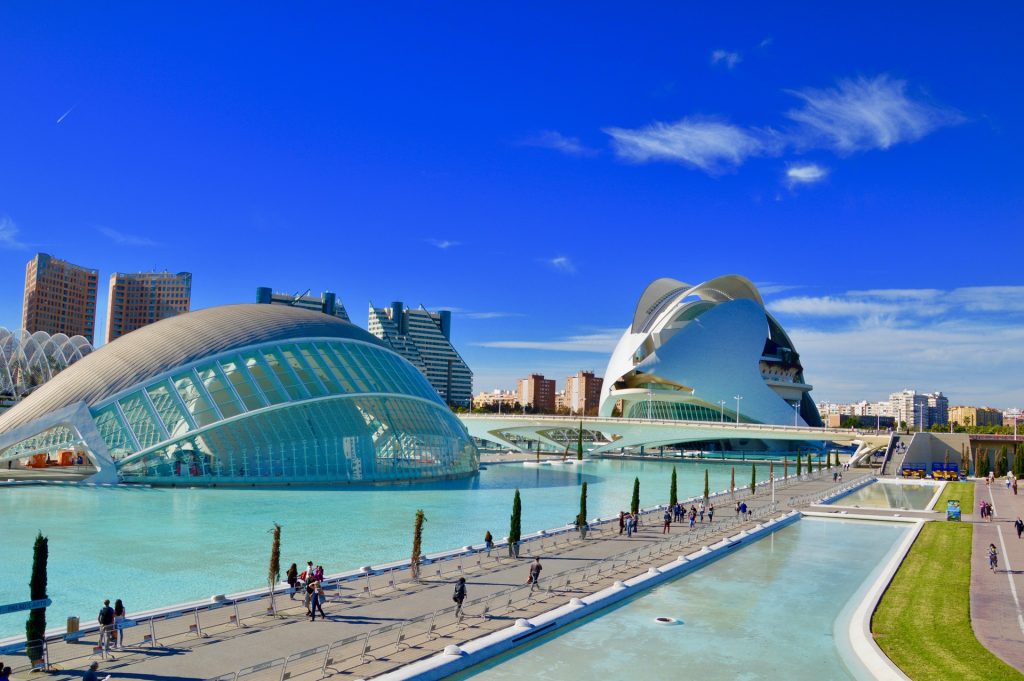 Ciudad de las Artes y las Ciencias: Un Espacio Rodeado de Festivales y Cultura